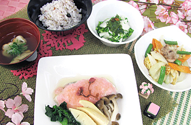 食卓で春を感じる　鰆の桜蒸し定食