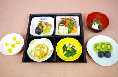 夏の疲れを癒す松花堂弁当