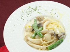 季節のきのこのクリームパスタ