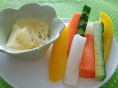 野菜スティックとチーズディップ