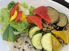 夏野菜とひき肉のカレー炒め