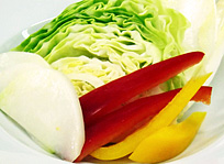 野菜は小さすぎない大きさに切り分けましょう。
