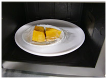 電子レンジに入れる画像