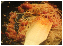パスタを和える画像