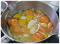 野菜をブイヨンで似る画像