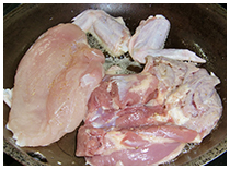 材料を炒める画像
