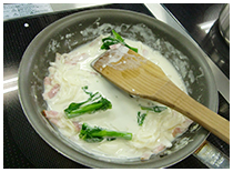 生クリームを加える画像