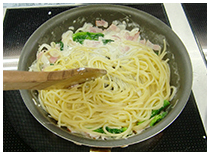 麺を入れる画像